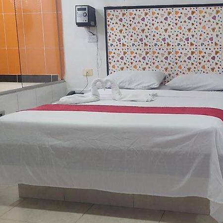 Hotel Marat Medellín Buitenkant foto