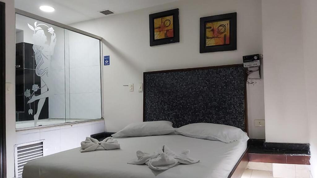 Hotel Marat Medellín Buitenkant foto